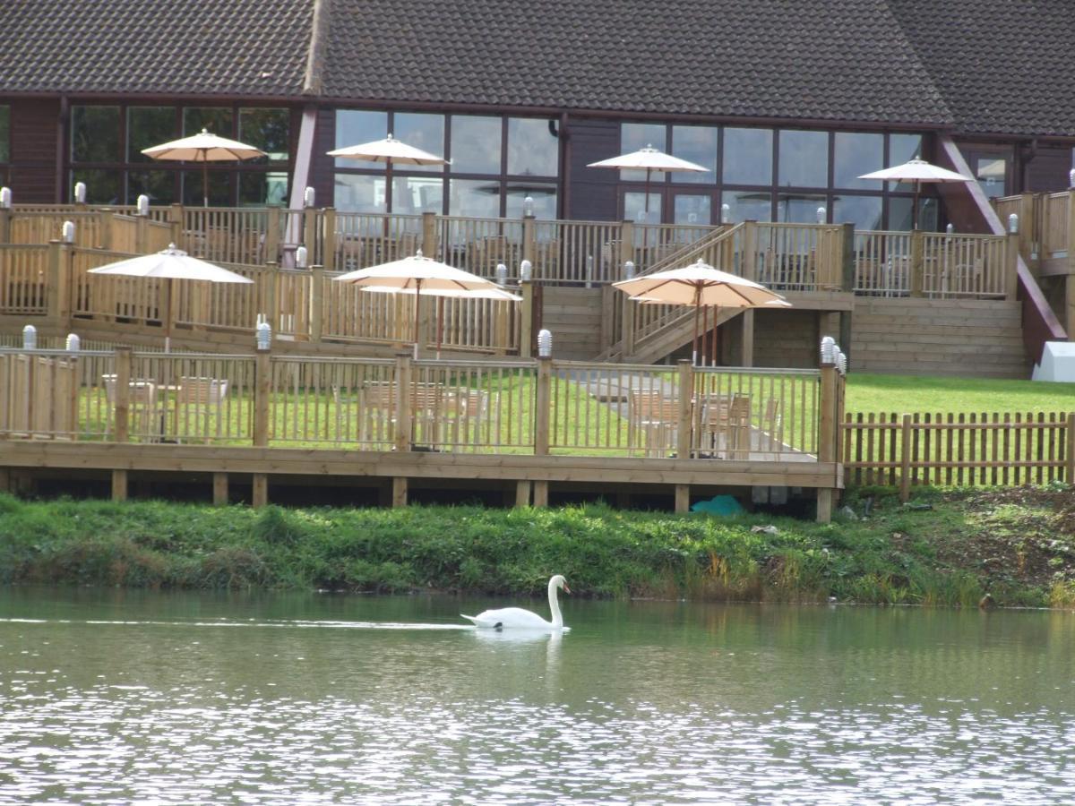 Lakeside Park Hotel & Spa Fishbourne  Ngoại thất bức ảnh